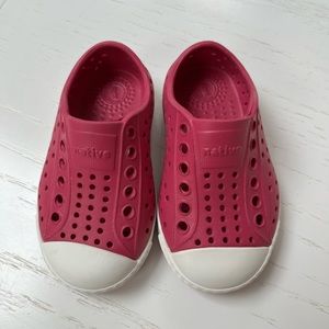 VGUC Pink Native Jeffersons Size C5